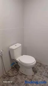 Chalee Guest House - Image 1