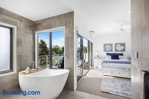 Luxury Living with Heated Pool in Birtinya - Image 3