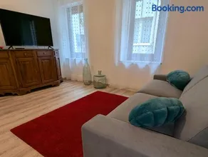 Desy Spazioso e completo appartamento con 3 camere, 2 BAGNI, fino a 8 posti letto - Image 1