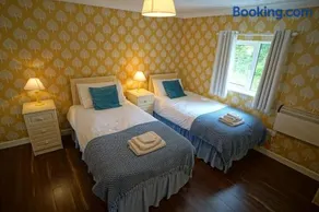 Riverside apartment - Image 1
