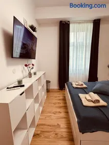 Chloe's Apartments - Image 3