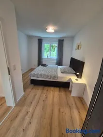 Großzügige 100 qm Wohnung mit 2 Schlafzimmern und großem Wohnzimmer - Image 3