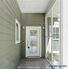Costa Lakefront Residence - 3BD Auburndale - Peaceful views - Image 4