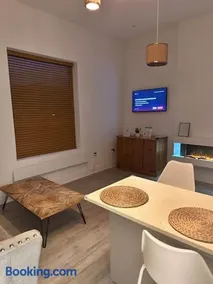 Urban Oasis 2 bed apartment - Image 3