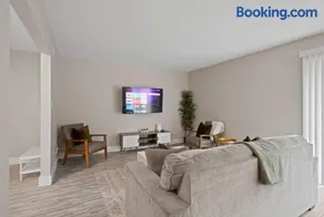 Relax & Unwind in Rochester Cozy Vacation Spot - Image 1