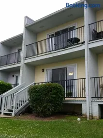 Marina Townhouse at Oak Glenn - Image 2