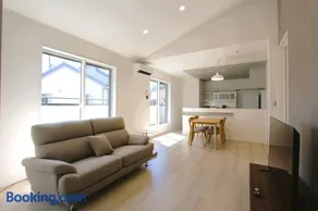 Newly built two-story house! 2 minutes to the station, parking lot, easy access to Disneyland, close to restaurants and shops! - Image 2