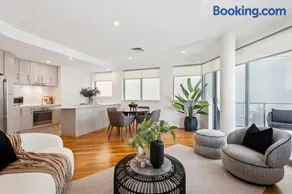 Premium Relaxed Inner City Apartment near RAC - Image 1