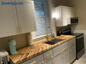 Highland Park 1 - Budget Stay- Near Downtown - Image 2