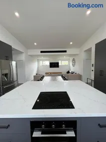 Riverside retreat with a large 4 bedroom home - Image 2