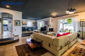 Paradise Beachside Villa - Image 4