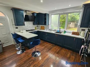 4 bed detached house near Manchester Airport Manchester -Cheadle - Image 3