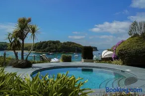 BBCFeatured LuxuryInteriorDesignedWaterfront Home. - Image 1