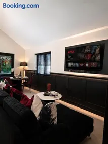 Holly Tree Luxury Lodge - Image 2