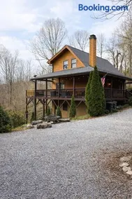 Fox Lake Cabin Retreat! Hot Tub, Games, Fire Pit, Sleeps 8 - Image 2
