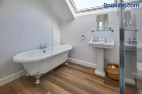 94 Roseberry Cottage in the market town of Guisborough - Image 3