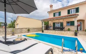 Kinderfreundliche Villa mit Grill, Terrasse und beheiztem Pool - Image 4
