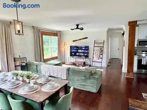 Luxe 2 500 Sq ft Historic Retreat-Near Blue Ridge - Image 1