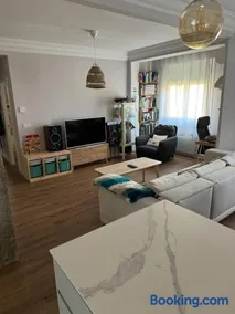 Apartamento Premium para Familias y Grupos Parking cercano Ascensor AC - Image 1