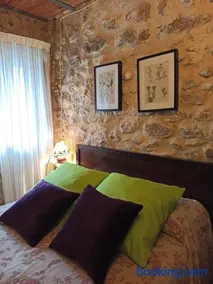 LA HUETA Bajo - Image 3