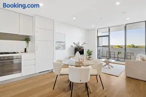 Macquarie Park 2BR Resort style Apt - Image 1