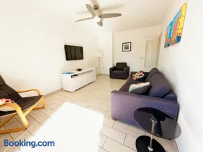 Collioure - Modern Beachside Apartment Joey - Image 1