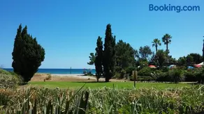 Beau studio en bord de mer avec piscine - Image 1