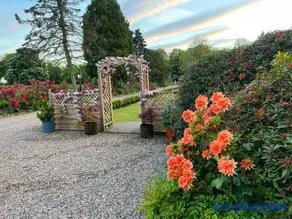 Charming retreat with hot tub and lake terrace - Image 4