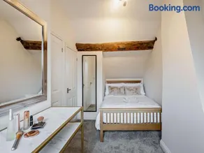 2 Bed in Warwick oc-93085 - Image 2