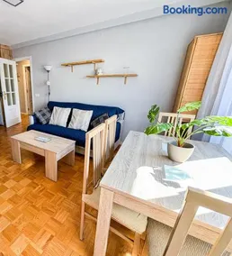 2 Apartamento Céntrico , Cómodo, Tranquilo y con WiFi - Image 3