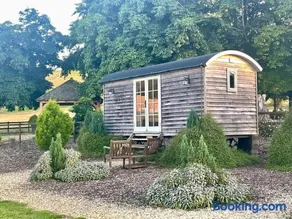 Luxury Shepherds Hut, Wiltshire Amazing Vistas - Wellington - Image 2