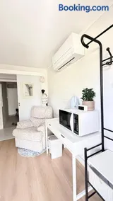 Garden View Homestay Single Ensuite Room - Image 3