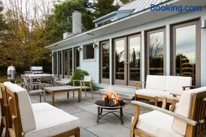 Luxury Berkshire Retreat with Pool and Hot Tub and Sleeps 18 - Image 1