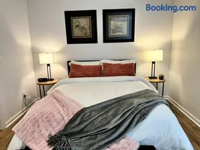 Bright Spacious Renovated Home Master on Main - Image 3