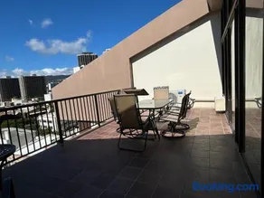 Downtown 2BR Huge Patio Free parking WiFi - Image 3