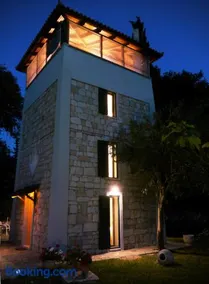 Steinturm mit Dach-Terrasse zwischen Fluß, Meer und Gebirge- Spiti Pirgos - Image 3