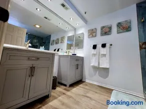 Modern Coastal Escape Breathtaking Ocean - Image 4