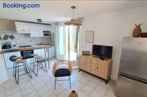 Apartment with balcony and 360 sea view - Image 4