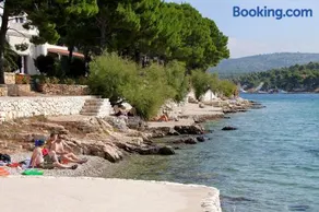 Holiday house with a parking space Milna, Brac - 20140 - Image 2