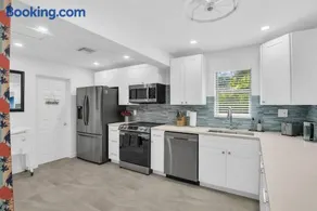 Surfs up - 4 Bdrm House W Pool - Image 4