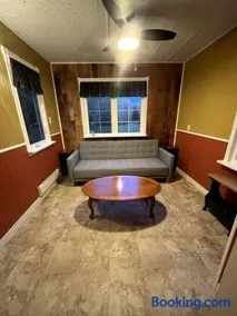 Cozy Country Vacation Home - Image 3