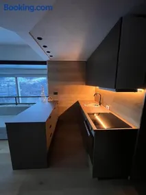 Suite 1400 - Image 2