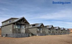 Page Lake Powell Campground - Tiny Home King Room - Image 3