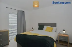 Central Southend,2-Bedroom Flat, Seaview & Parking - Image 3