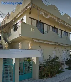 Kiato Rooftop Garden Apartment - Image 1