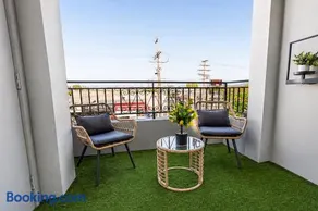 Sun-Drenched Hideaway with Dual Balcony, Pool, & Gym 215 - Image 2