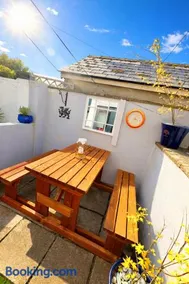 Charming 2 bedroom cottage in Brecon - families and pets welcome! - Image 3