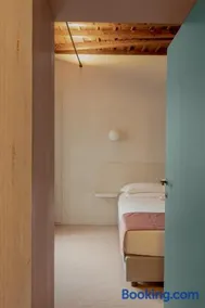 Design apartment with private pool in Campo dei Fiori - Image 2