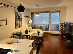 BL Luxury Apartment, 24hr Self Check-in, Free Private Garage Parking, Panoramic Views from Balcony, 5 minute walk to City Center - Image 2