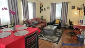 Charming 1-bed apt, cook-ready kitchen, laundry, 5-8 mins to U of A and Downtown - Image 1